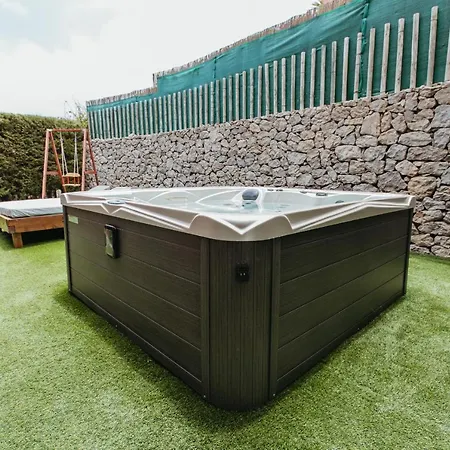 Chalet Villa La Quinta With Jacuzzi And Bbq